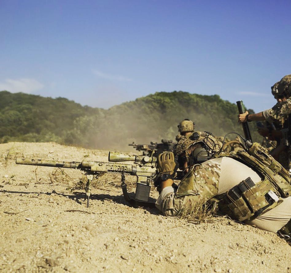 خليني الان انتقل لتعريف فوج الجوالة٧٥75th Ranger Regimentوهو فوج مكون من نخبة مشاة الجيش الأمريكي(فيه اكثر من٦٠تخصص مهني غير المشاة)+وحدات العمليات الخاصةالأمريكية والمكلفين بشكل أساسي بعمليات الإغارة والاقتحام السريع خلف خطوط العدو سواء لاستهداف الشخصيات المهمة أو تحريرالرهائن خليني الان انتقل لتعريف فوج الجوالة٧٥75th Ranger Regimentوهو فوج مكون من نخبة مشاة الجيش الأمريكي(فيه اكثر من٦٠تخصص مهني غير المشاة)+وحدات العمليات الخاصةالأمريكية والمكلفين بشكل أساسي بعمليات الإغارة والاقتحام السريع خلف خطوط العدو سواء لاستهداف الشخصيات المهمة أو تحريرالرهائن