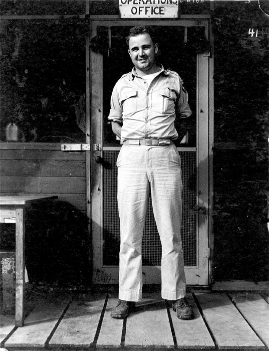 9والقاذفة الثانية تحت اسم الفنان الكبير، كانت بقيادة الرائد تشارلز دبليو سويني Charles W. Sweeney والذي حمل القنبلة بطائرته وهو الآخر قد عمّر ومات عام 2004  9والقاذفة الثانية تحت اسم الفنان الكبير، كانت بقيادة الرائد تشارلز دبليو سويني Charles W. Sweeney والذي حمل القنبلة بطائرته وهو الآخر قد عمّر ومات عام 2004