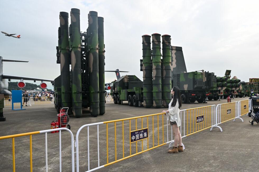 أنظمة الدفاع الجوي الصينية HQ-9 التي أخفقت في التصدي لصواريخ سكالب الفرنسية بعيدة المدى . هنا خلال معرض في الضين في 2024 أنظمة الدفاع الجوي الصينية HQ-9 التي أخفقت في التصدي لصواريخ سكالب الفرنسية بعيدة المدى . هنا خلال معرض في الضين في 2024