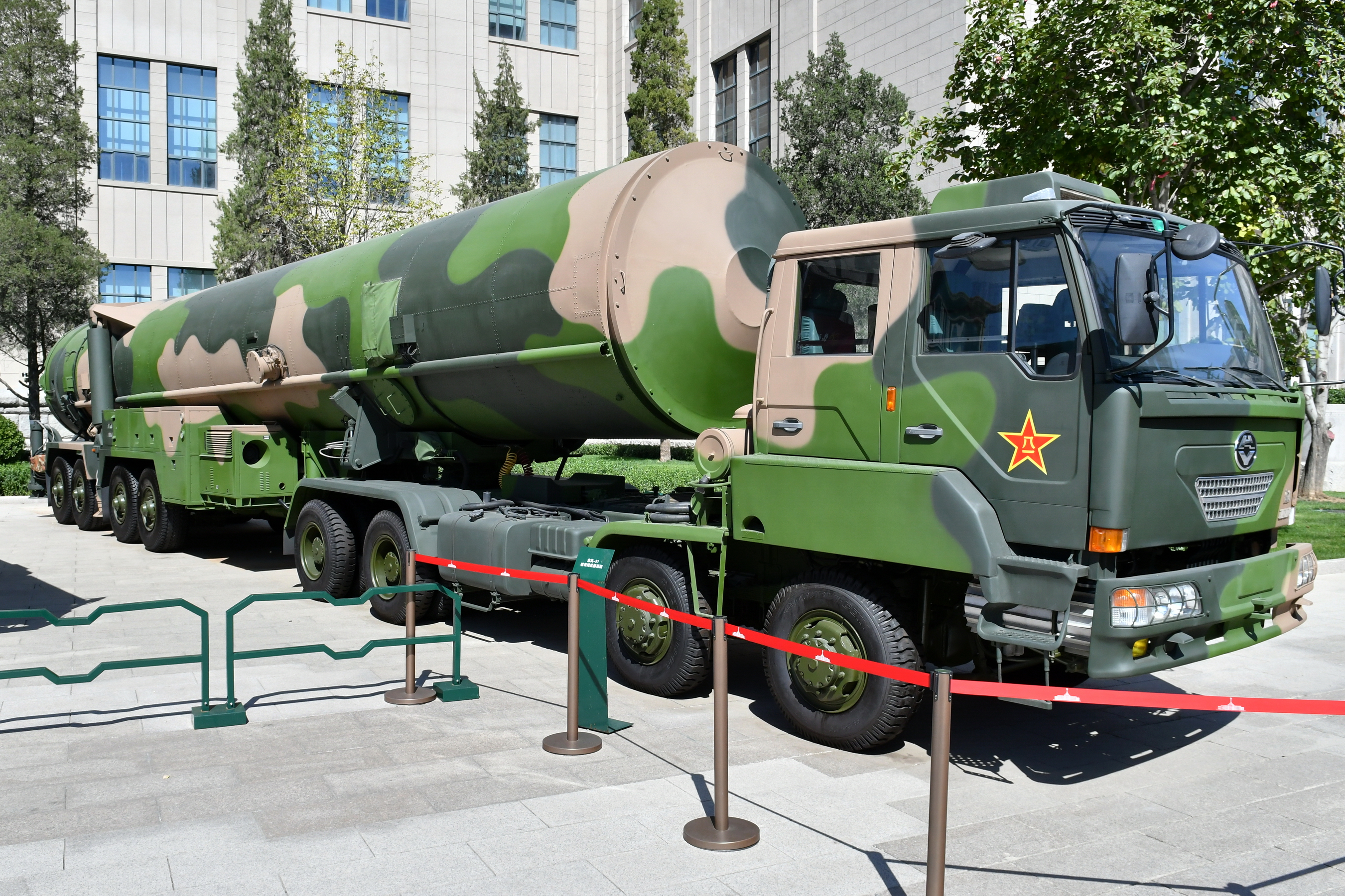 DF-31_ballistic_missiles_20170919.jpg