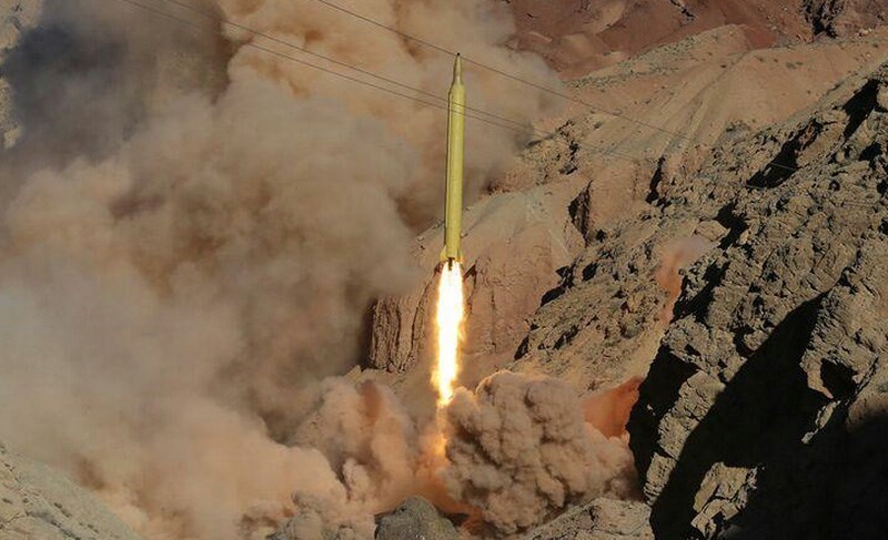 Qadr_missile_%28Eghtedar-e_Velayat_wargamem%2C_March_2016%29_02.jpg