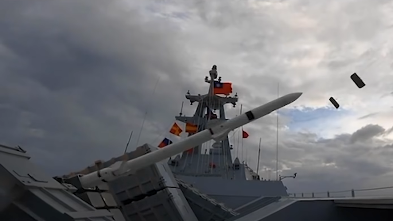 1280px-TC-2N_missile_fired_from_ROCS_Ta_Chiang.png