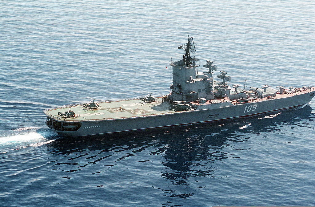 1024px-Helicopter_carrier_%22Leningrad%22_in_1990.jpeg