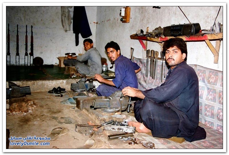 Darra-Adam-Khel-The-Village-of-Illegal-Gun-Manufacturers-02.jpg