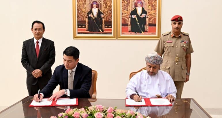 عمان تستفيد من حوض بناء السفن التايلاندي لعدة سفن إنزال عمان تستفيد من حوض بناء السفن التايلاندي لعدة سفن إنزال